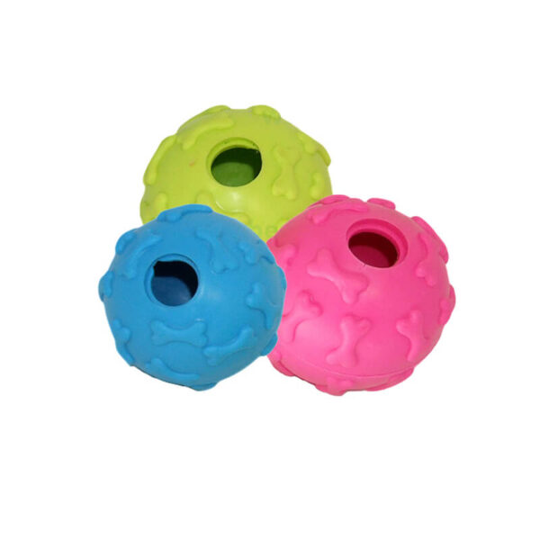 Jucarie minge cu clopotel decorată cu osuțe 6 cm